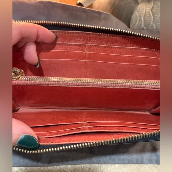 Miu miu wallet with dust bag. - Picture 10 of 14